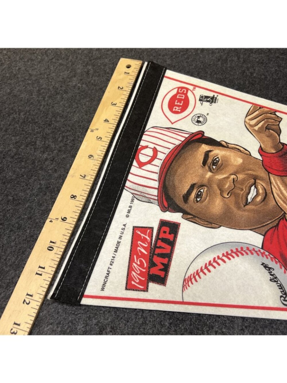 Barry Larkin Cincinnatti Reds Wincraft 1997 Large Fabric Pennant 30x12 Baseball - Picture 8 of 10